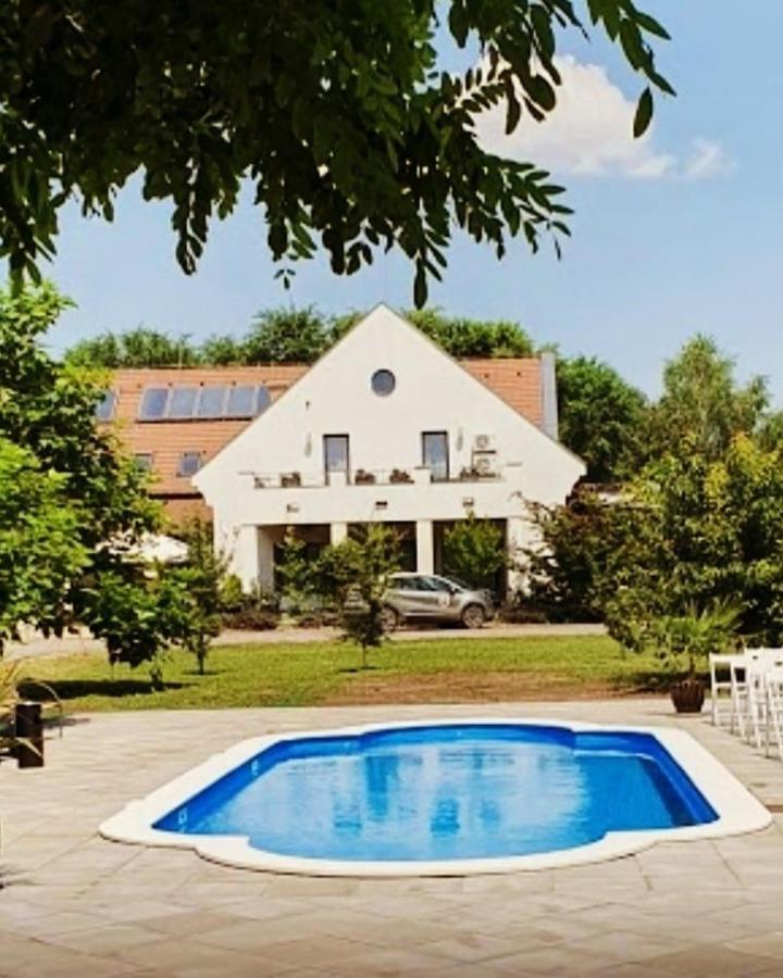 Bed and breakfast Caballus Lovasmajor Panzio *