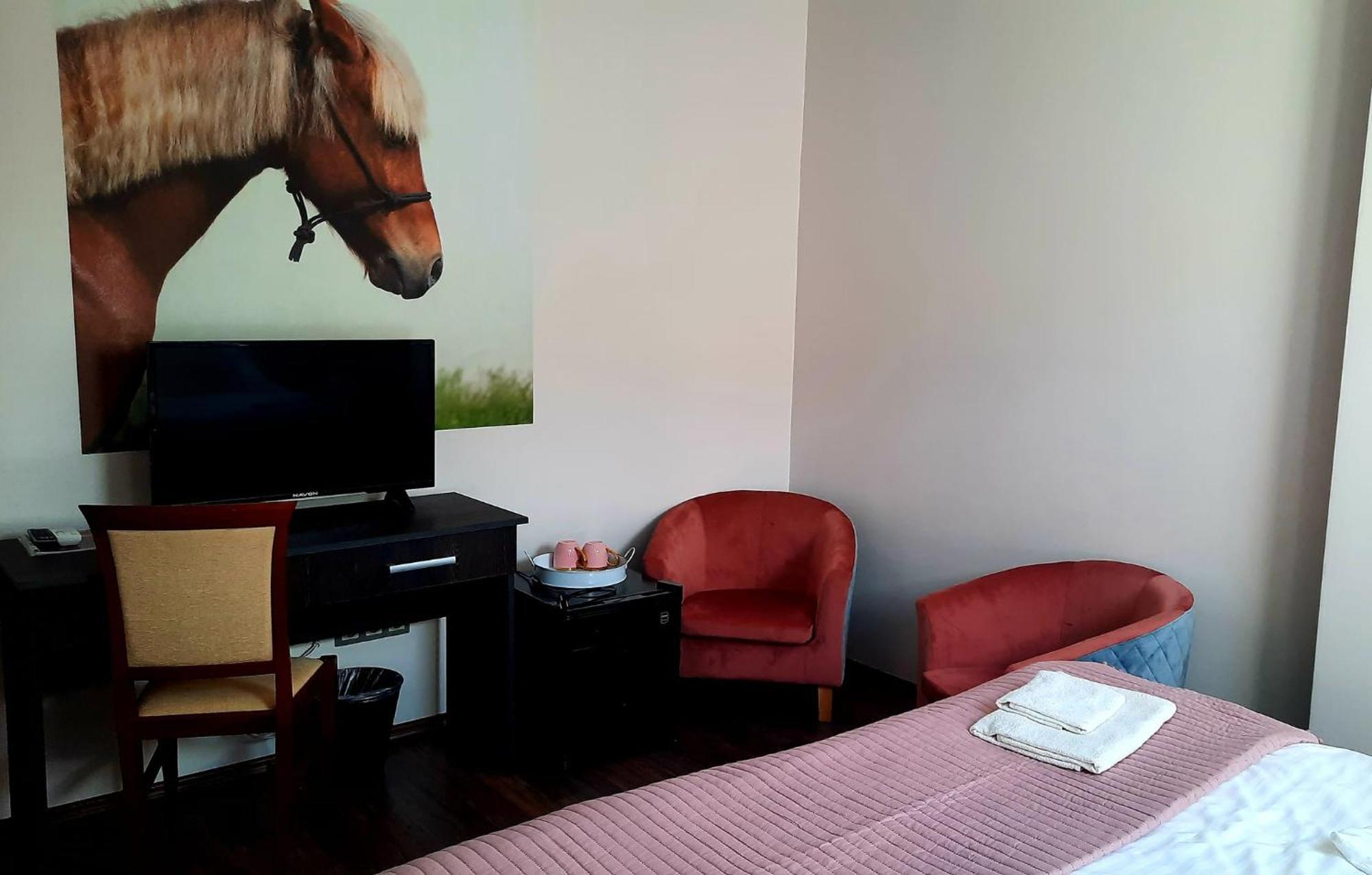 Caballus Lovasmajor Panzio Bed and breakfast *